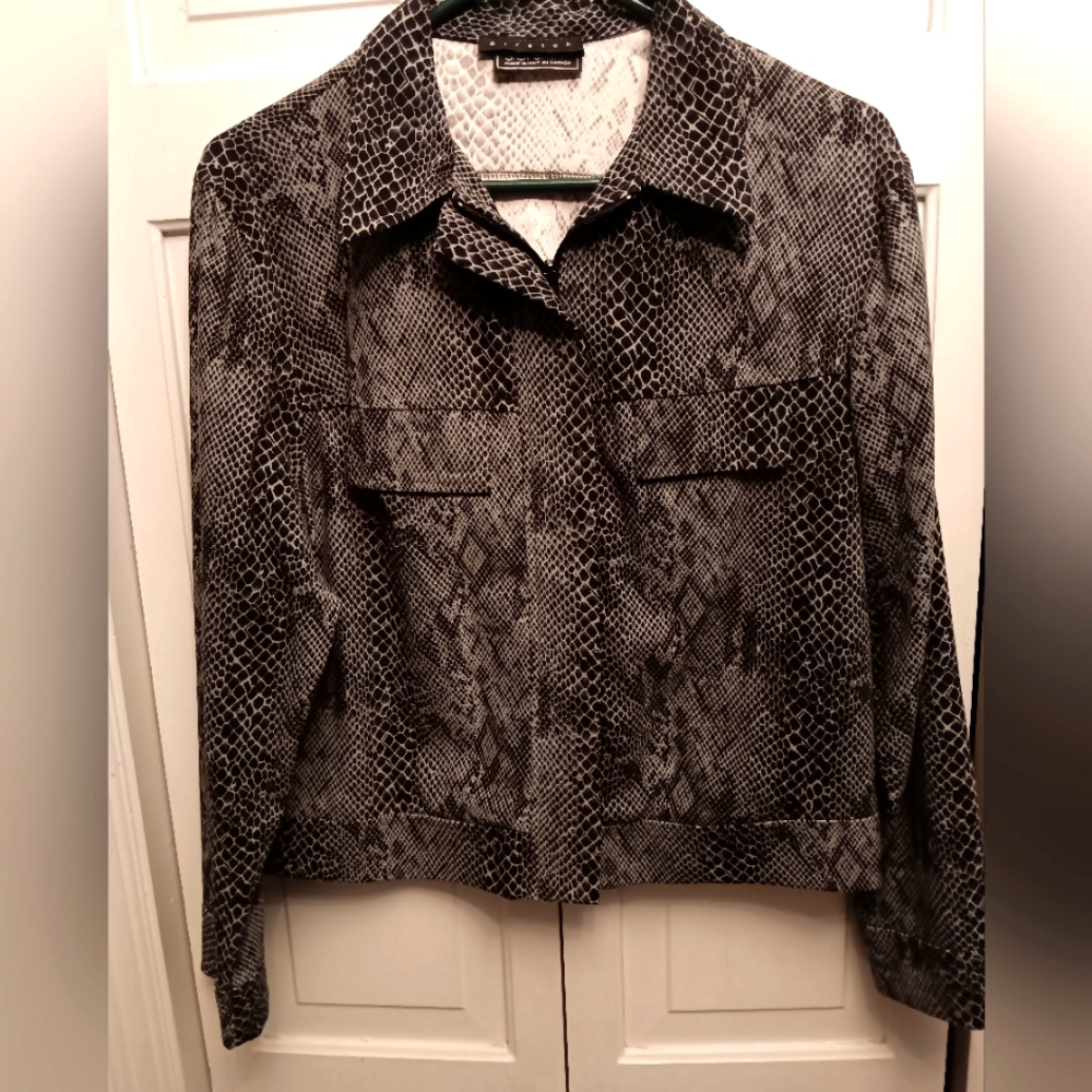 Womens Snake Print, Longsleeved Black, Blouse Size 12 Made In Canada